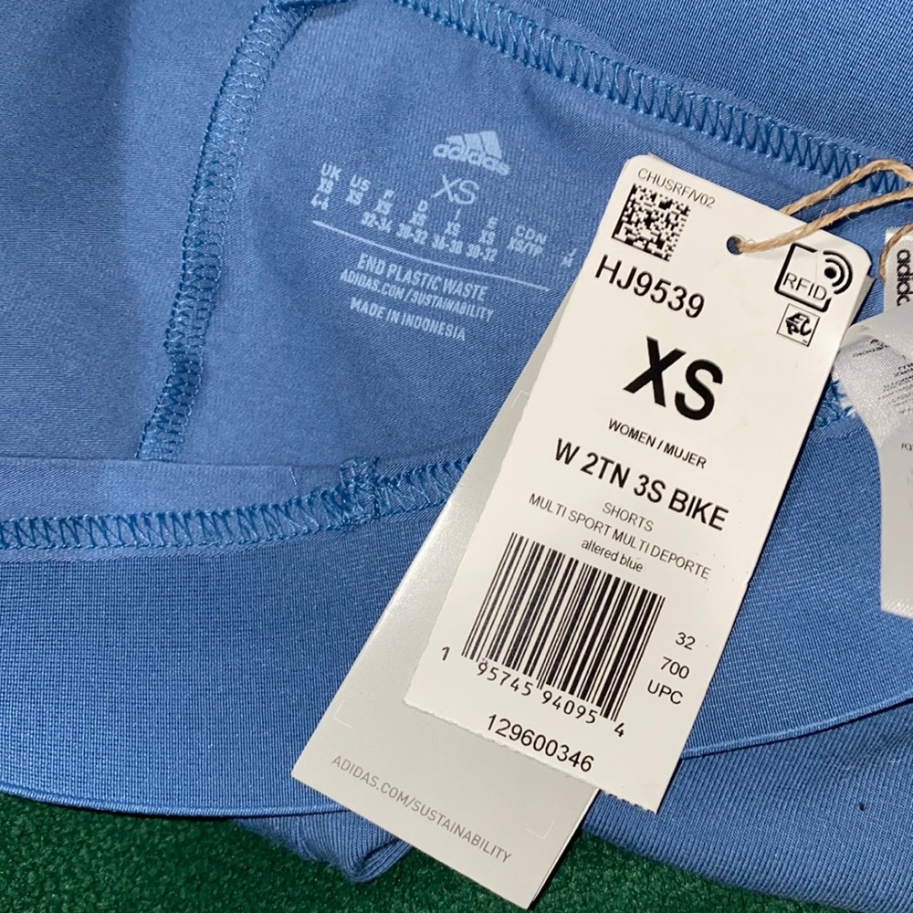 🎱Adidas Women's Shorts Adidas Gradient Logo Bike Shorts! - Picture 8 of 8